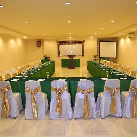 Hotel Grand Rosela Γιογκιακάρτα Εξωτερικό φωτογραφία
