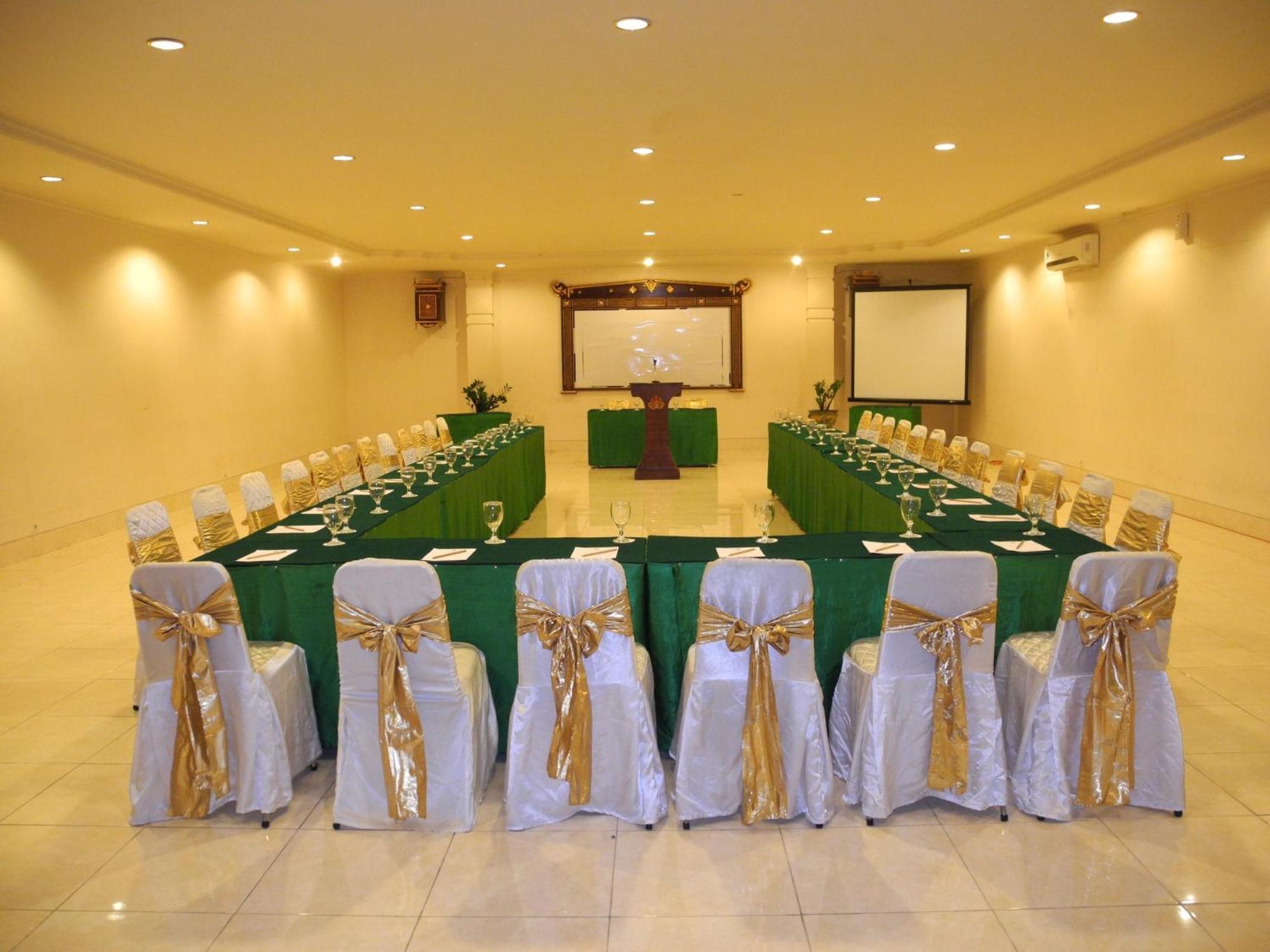 Hotel Grand Rosela Γιογκιακάρτα Εξωτερικό φωτογραφία