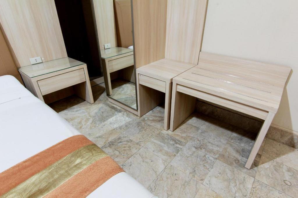 Hotel Grand Rosela Γιογκιακάρτα Εξωτερικό φωτογραφία