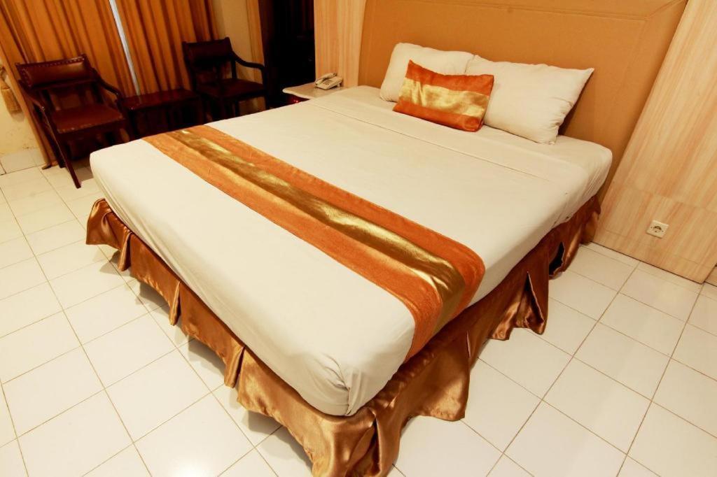 Hotel Grand Rosela Γιογκιακάρτα Εξωτερικό φωτογραφία