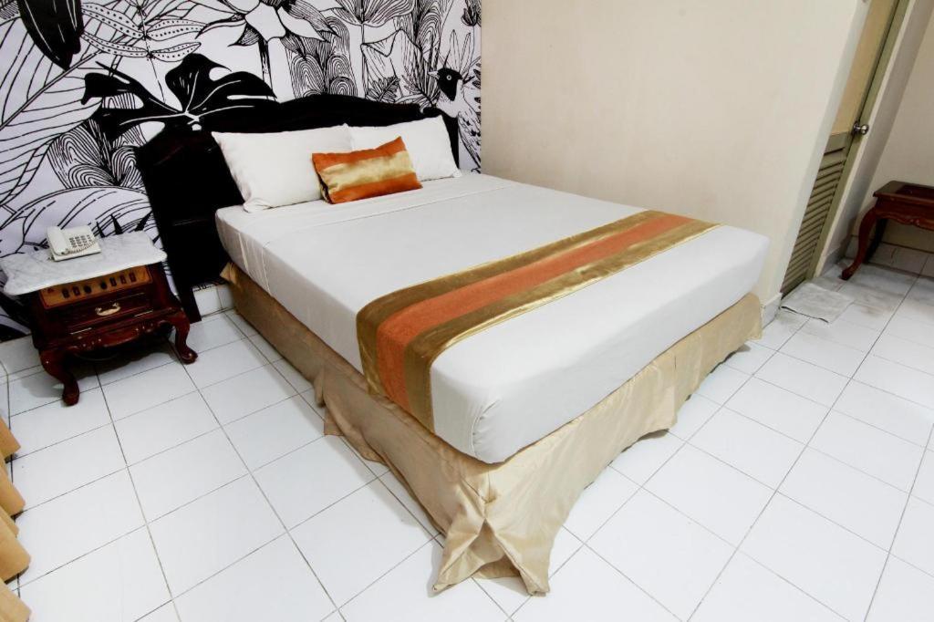 Hotel Grand Rosela Γιογκιακάρτα Εξωτερικό φωτογραφία