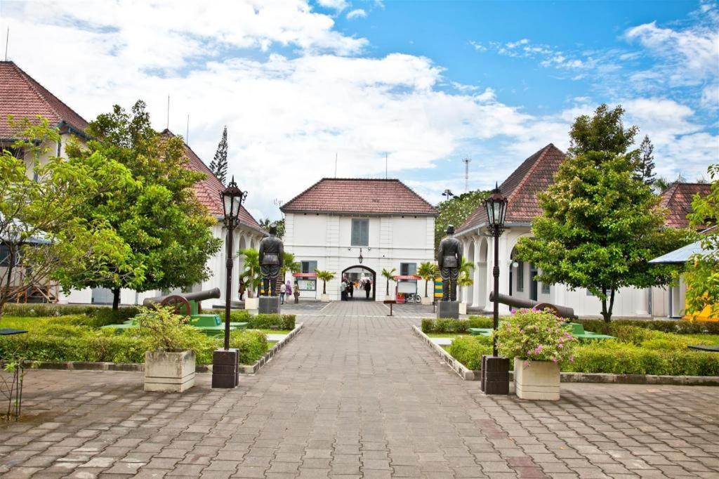 Hotel Grand Rosela Γιογκιακάρτα Εξωτερικό φωτογραφία