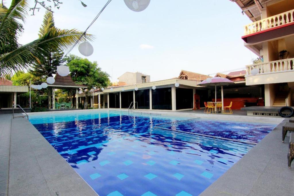Hotel Grand Rosela Γιογκιακάρτα Εξωτερικό φωτογραφία