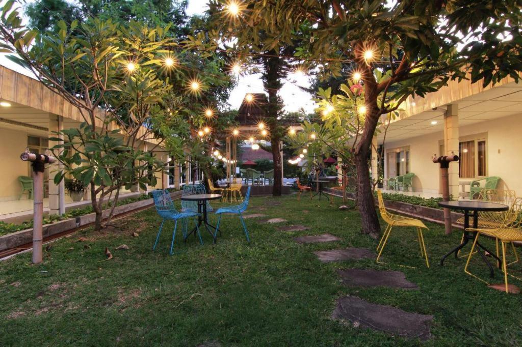 Hotel Grand Rosela Γιογκιακάρτα Εξωτερικό φωτογραφία