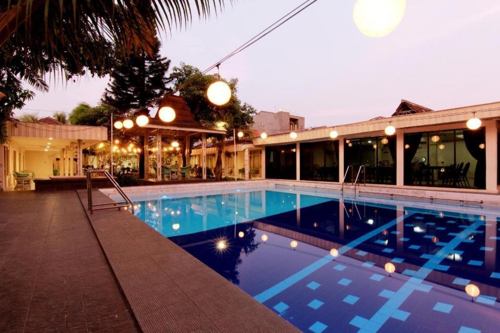 Hotel Grand Rosela Γιογκιακάρτα Εξωτερικό φωτογραφία