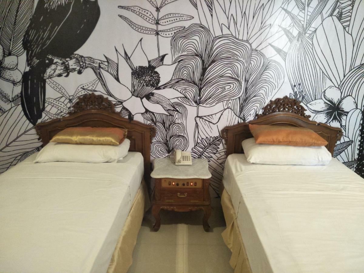 Hotel Grand Rosela Γιογκιακάρτα Εξωτερικό φωτογραφία