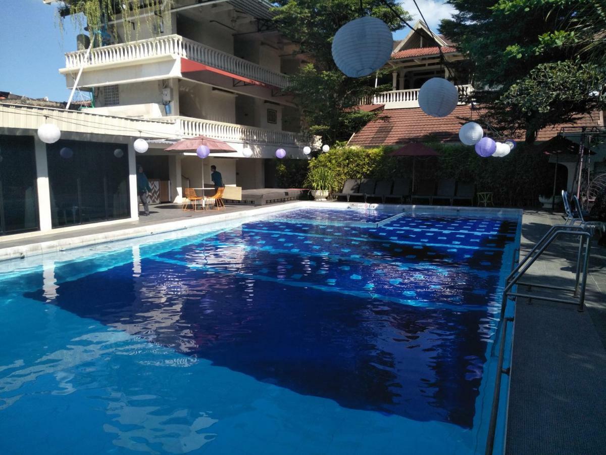 Hotel Grand Rosela Γιογκιακάρτα Εξωτερικό φωτογραφία